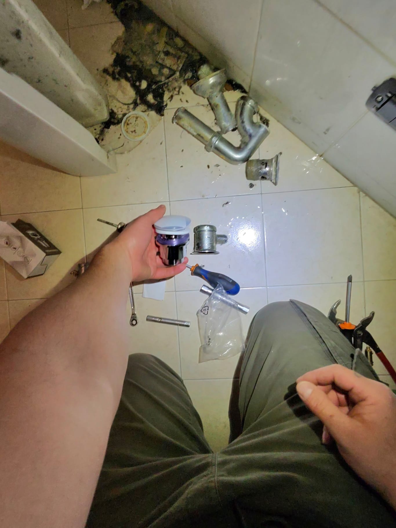 Disostruzione scarico e intervento sanitari &mdash; idraulico h24