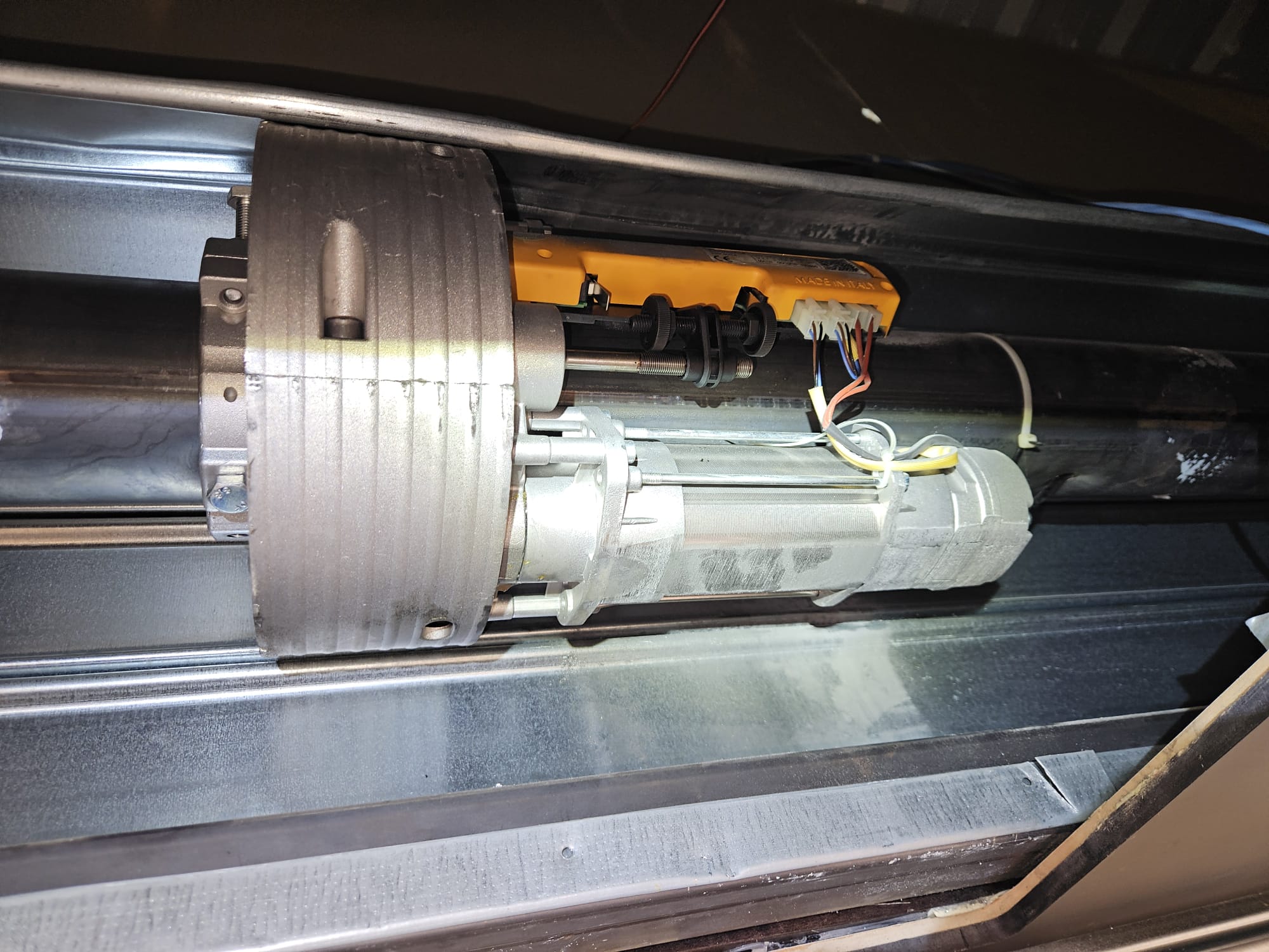 Riparazione serranda basculante del box auto